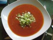 Suppe : Wer`s heiß mag, probiert meine kalte Paprikasuppe mit Sellerie-Salsa - Rezept