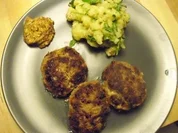 Fleischpflanzerl mit Kartoffel-Rucola-Salat - Rezept