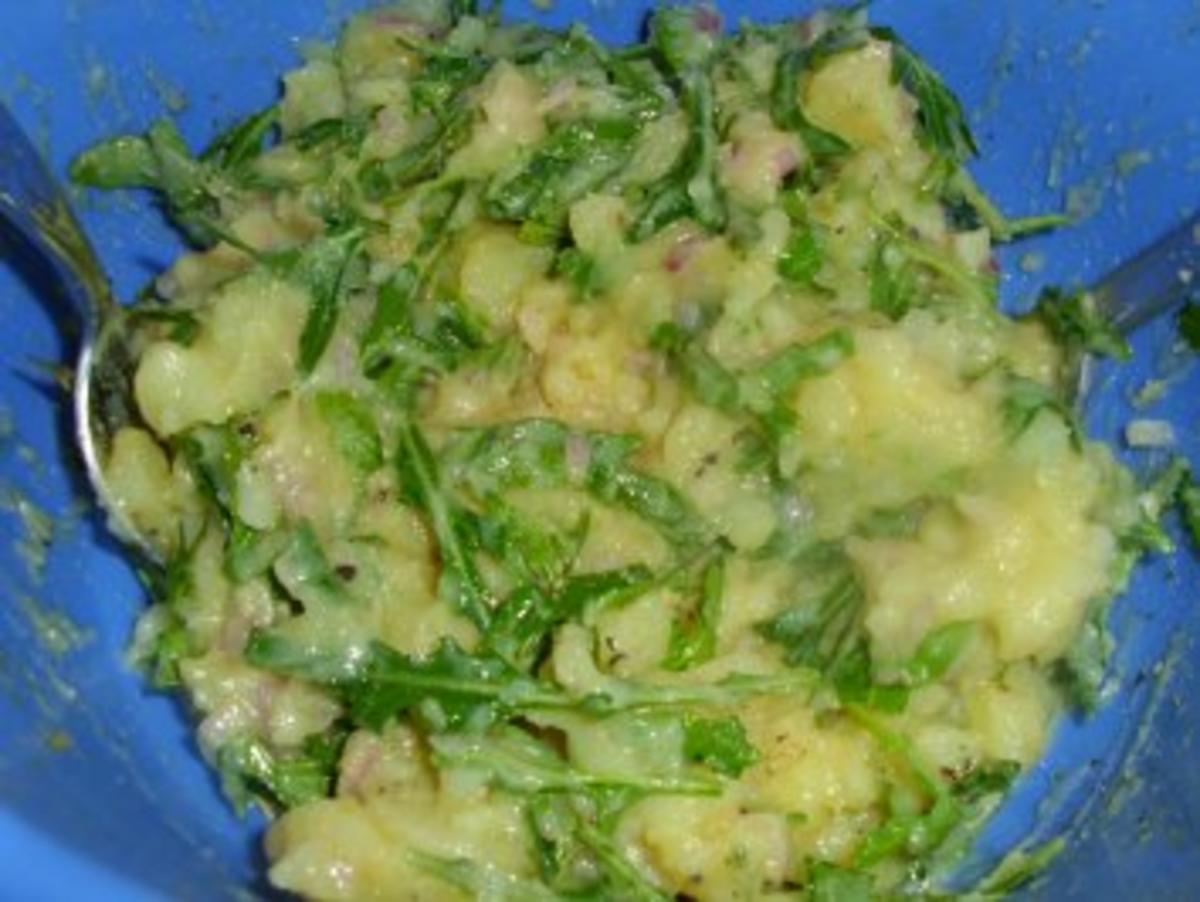 Fleischpflanzerl mit Kartoffel-Rucola-Salat - Rezept - Bild Nr. 5