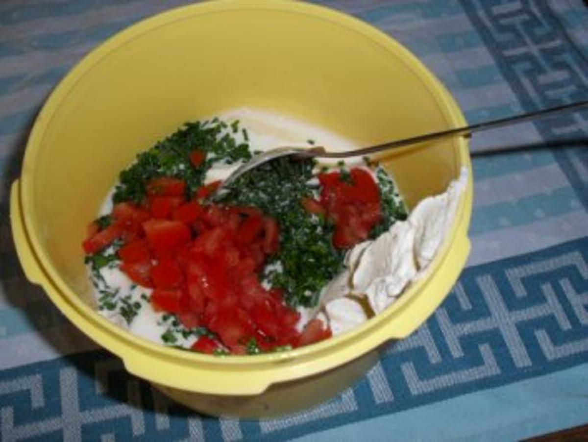Joghurt-Frischkäse-Dip mit frischen Kräutern und Tomate OHNE KNOBI - Rezept