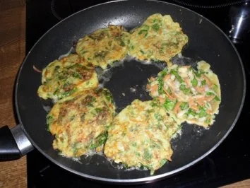 Rezept: Rösti mit Kartoffeln, Karotten, Schalotten und Mangold OHNE KNOBI Bild Nr. 5 Rösti mit Kartoffeln, Karotten, Schalotten und Mangold OHNE KNOBI - Rezept - Bild Nr. 5