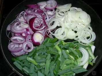 Zwiebel-Quiche mit Schafskäse - noch ein Mitbringsel aus dem Urlaub - total lecker - Rezept - Bild Nr. 3
