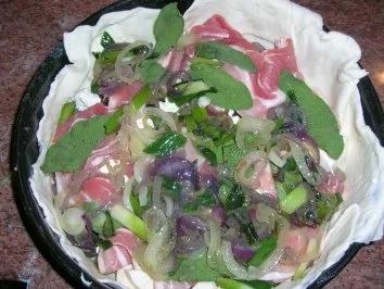 Zwiebel-Quiche mit Schafskäse - noch ein Mitbringsel aus dem Urlaub - total lecker - Rezept - Bild Nr. 8