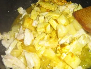Rezept: Hähnchen-Geschnetzeltes mit Ananas in Kokossauce an Basmatireis Bild Nr. 3 Hähnchen-Geschnetzeltes mit Ananas in Kokossauce an Basmatireis - Rezept - Bild Nr. 3
