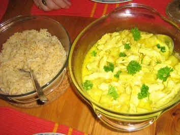 Rezept: Hähnchen-Geschnetzeltes mit Ananas in Kokossauce an Basmatireis Bild Nr. 5 Hähnchen-Geschnetzeltes mit Ananas in Kokossauce an Basmatireis - Rezept - Bild Nr. 5