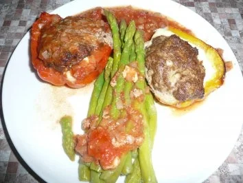 Paprikaschoten lecker und einfach gefüllt - Rezept