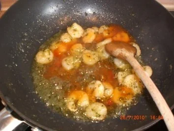 Rezept: Bandnudeln in Bärlauch-Hummer-Sauce mit Scampi Bild Nr. 5 Bandnudeln in Bärlauch-Hummer-Sauce mit Scampi - Rezept - Bild Nr. 5