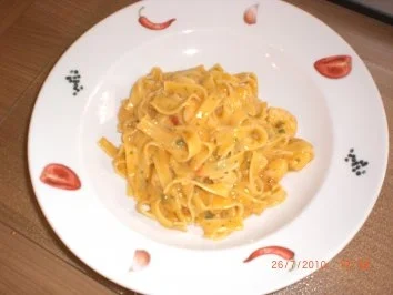 Rezept: Bandnudeln in Bärlauch-Hummer-Sauce mit Scampi Bandnudeln in Bärlauch-Hummer-Sauce mit Scampi - Rezept