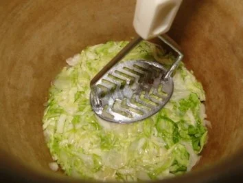 Spitzkohlsalat mit Möhren und Paprika         (Foto) - Rezept - Bild Nr. 7