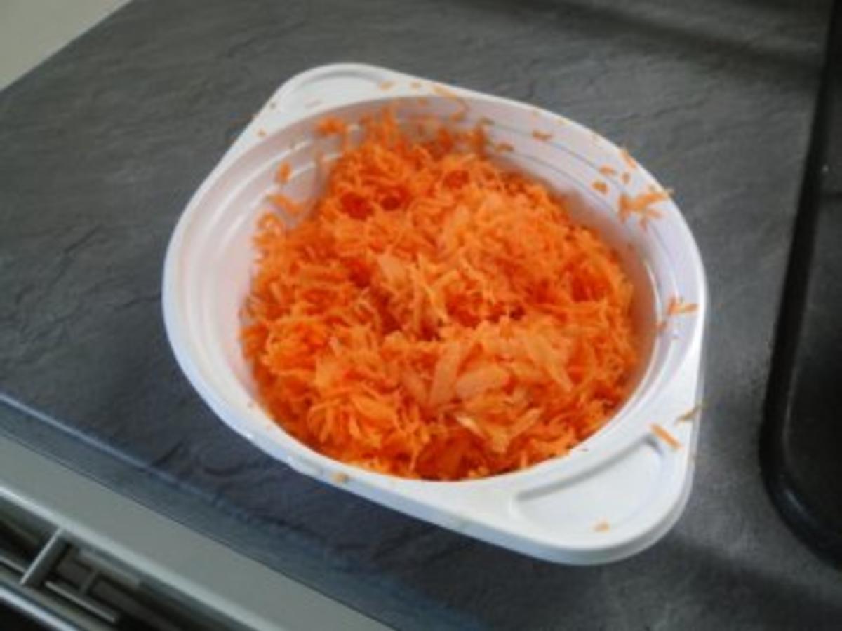 Spitzkohlsalat mit Möhren und Paprika Foto - einfach - 154 kcal/100g