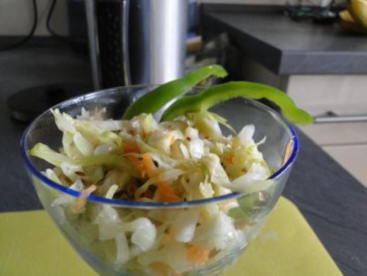 Spitzkohlsalat mit Möhren und Paprika         (Foto) - Rezept - Bild Nr. 2