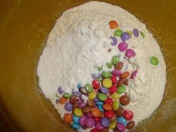 Rezept: Muffins mit Smarties Bild Nr. 2 Muffins mit Smarties - Rezept - Bild Nr. 2