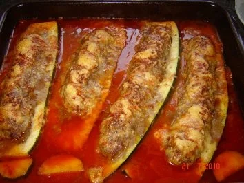 Rezept: Überbackenes : gefüllte Zuccini Überbackenes : gefüllte Zuccini - Rezept