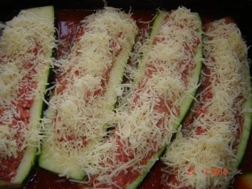 Rezept: Überbackenes : gefüllte Zuccini Bild Nr. 6 Überbackenes : gefüllte Zuccini - Rezept - Bild Nr. 6