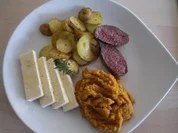 Thymiangebratene Lammsteaks mit Karotten-Honig-Creme und Feta - Rezept