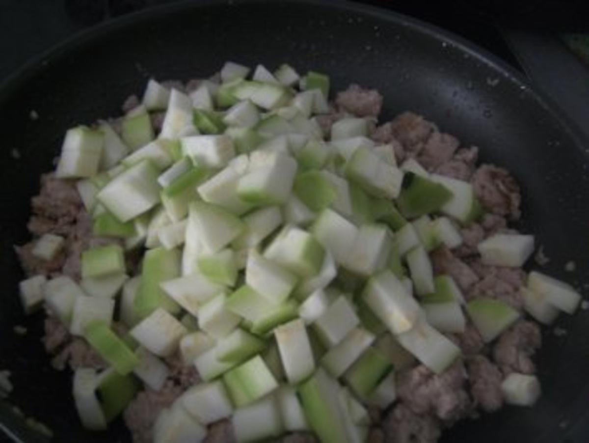 Geschmorte Zuchini mit Gehacktesbällchen in - Rezept - Bild Nr. 4