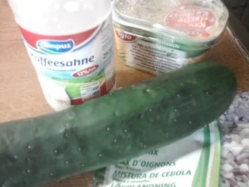 Gurkensalat in Essig-Öl-Marinade mit Kaffeesahne - Rezept - Bild Nr. 2