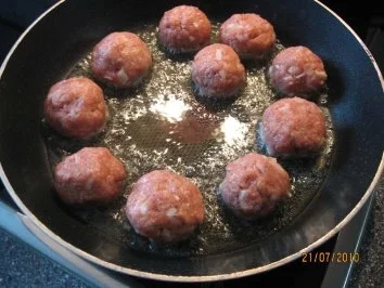 Rezept: Baby-Party-Frikadellen Bild Nr. 2 Baby-Party-Frikadellen - Rezept - Bild Nr. 2