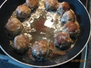 Rezept: Baby-Party-Frikadellen Bild Nr. 3 Baby-Party-Frikadellen - Rezept - Bild Nr. 3