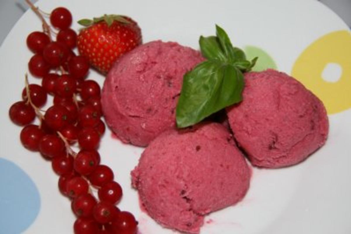 Dessert: Rote Grütze - Eis - Rezept mit Bild - kochbar.de
