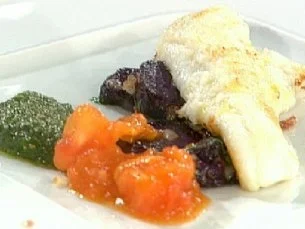 Rezept: Limandes mit lila Kartoffeln und grünem Pesto à la Baudrexel Limandes mit lila Kartoffeln und grünem Pesto à la Baudrexel - Rezept