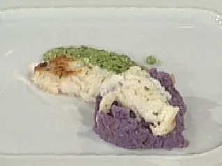 Rezept: Limandes mit lila Kartoffeln und grünem Pesto (Julia Meffert) Limandes mit lila Kartoffeln und grünem Pesto (Julia Meffert) - Rezept