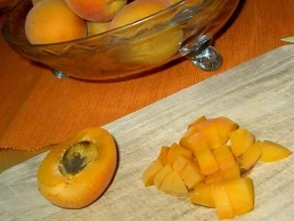 Rezept: Rosmarin-Schokomousse mit Ingwer-Aprikosen Bild Nr. 2 Rosmarin-Schokomousse mit Ingwer-Aprikosen - Rezept - Bild Nr. 2