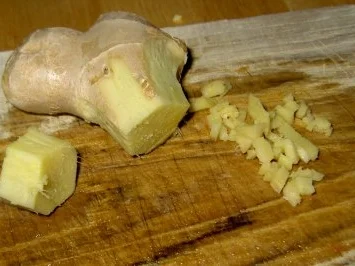 Rezept: Rosmarin-Schokomousse mit Ingwer-Aprikosen Bild Nr. 3 Rosmarin-Schokomousse mit Ingwer-Aprikosen - Rezept - Bild Nr. 3