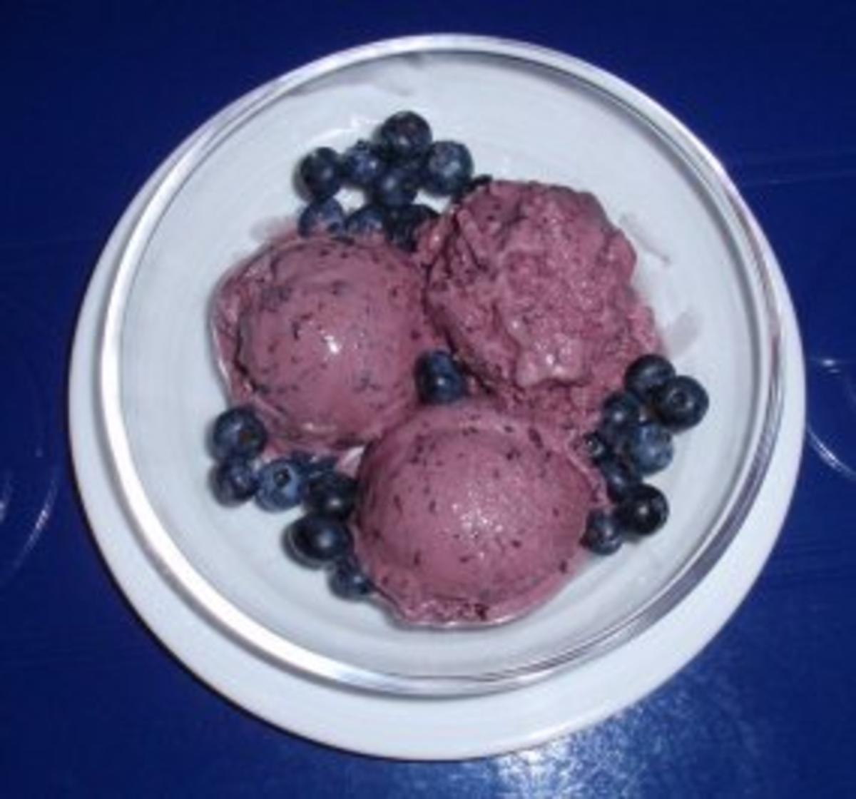 Bilder für Blaubeer-Cremefraiche-Buttermilch-Eis - Rezept