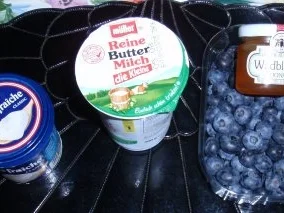 Blaubeer-Cremefraiche-Buttermilch-Eis - Rezept - Bild Nr. 2