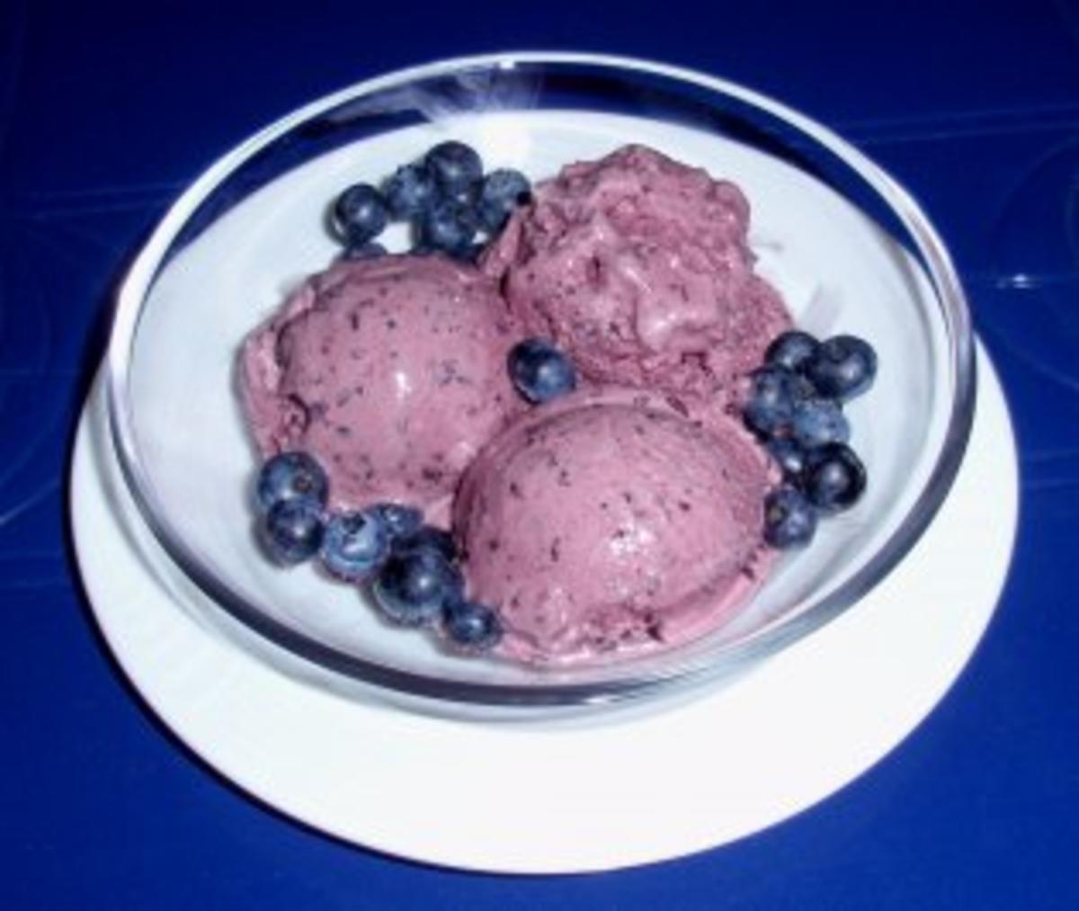 Blaubeer-Cremefraiche-Buttermilch-Eis - Rezept - Bild Nr. 8