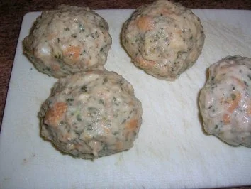 Rezept: Semmelknödel - hausgemacht - z.B. lecker zu Pfifferlingragout Bild Nr. 2 Semmelknödel - hausgemacht - z.B. lecker zu Pfifferlingragout - Rezept - Bild Nr. 2