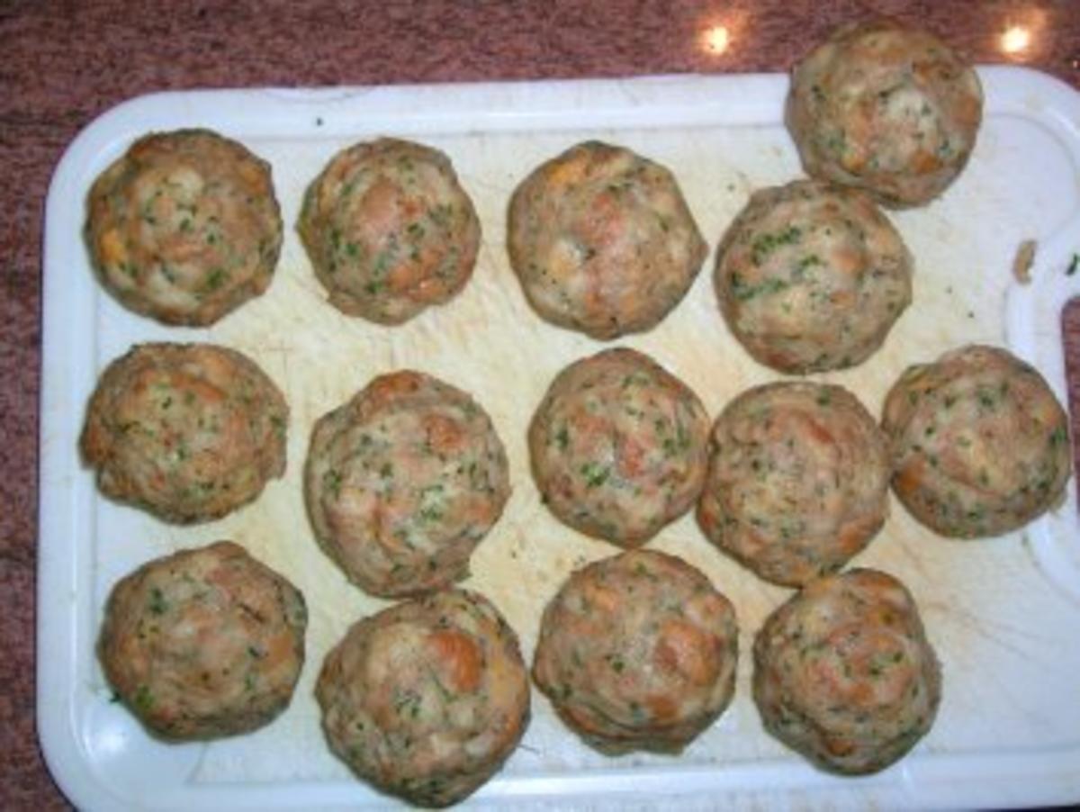 Semmelknödel - hausgemacht -  z.B.  lecker zu Pfifferlingragout - Rezept