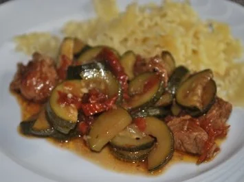 Kalbs-Zucchini-Ragout - Rezept