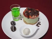 Waldmeistertörtchen mit Erdbeerdecke - Rezept