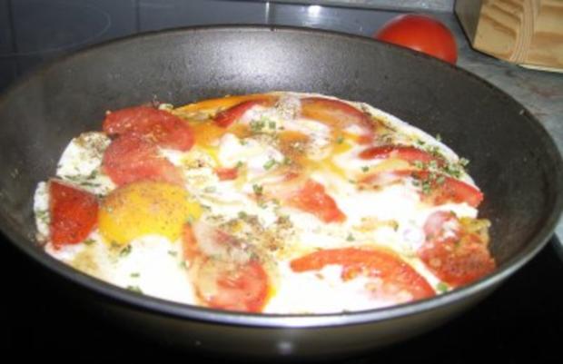 Tomatenpfanne mit Eiern - Rezept mit Bild - kochbar.de