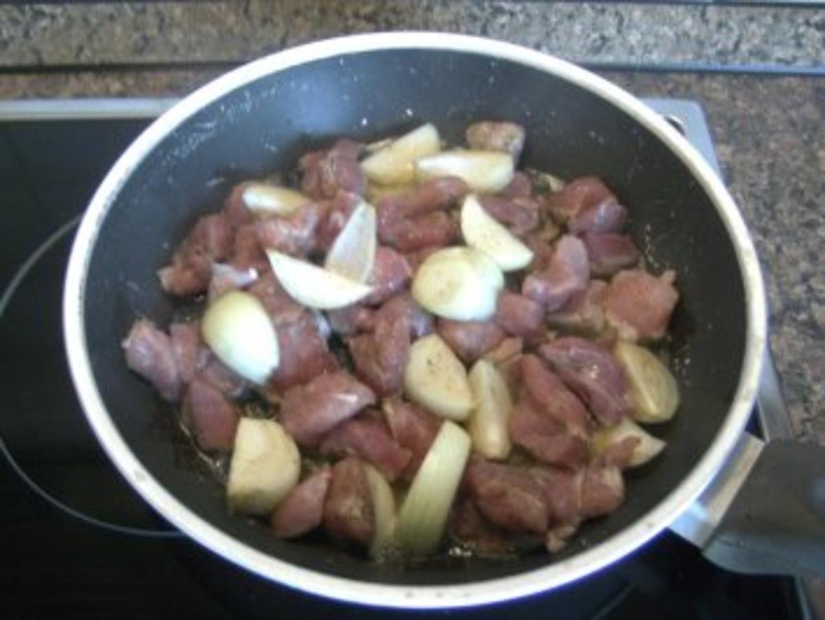 Schweinegulasch mit Letscho - Rezept - Bild Nr. 2