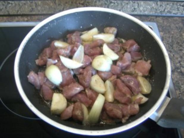 Schweinegulasch mit Letscho - Rezept mit Bild - kochbar.de