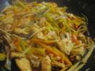Wok-Gemüsepfanne mit Hähnchenbrustfilet - Rezept