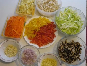 Rezept: Wok-Gemüsepfanne mit Hähnchenbrustfilet Bild Nr. 2 Wok-Gemüsepfanne mit Hähnchenbrustfilet - Rezept - Bild Nr. 2