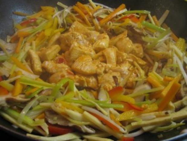 Wok-Gemüsepfanne mit Hähnchenbrustfilet - Rezept - kochbar.de