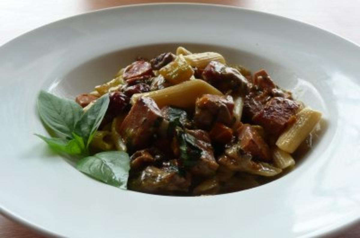 Pfannengericht: Pilze, Nudeln, Leberkäse und Schinkenknacker - Rezept ...