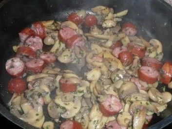 Pfannengericht: Pilze,  Nudeln, Leberkäse und Schinkenknacker - Rezept - Bild Nr. 6