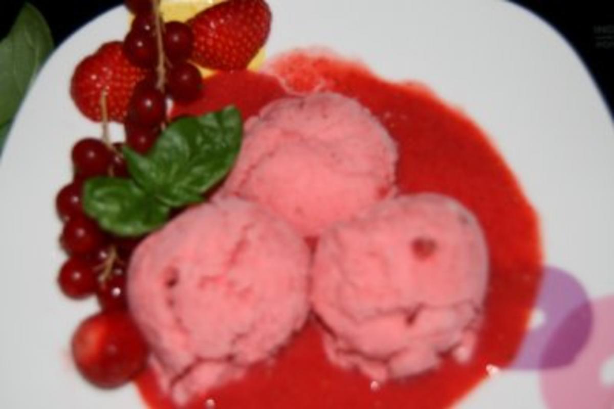 Dessert: Erdbeer-Eis - Rezept