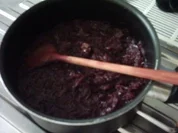 Rosmarin-Gulasch mit Rotkohl und Roggenbrotknödel - Rezept