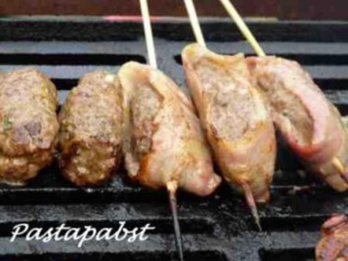 Cevapcici-Spieße im Speckmantel - Rezept - kochbar.de