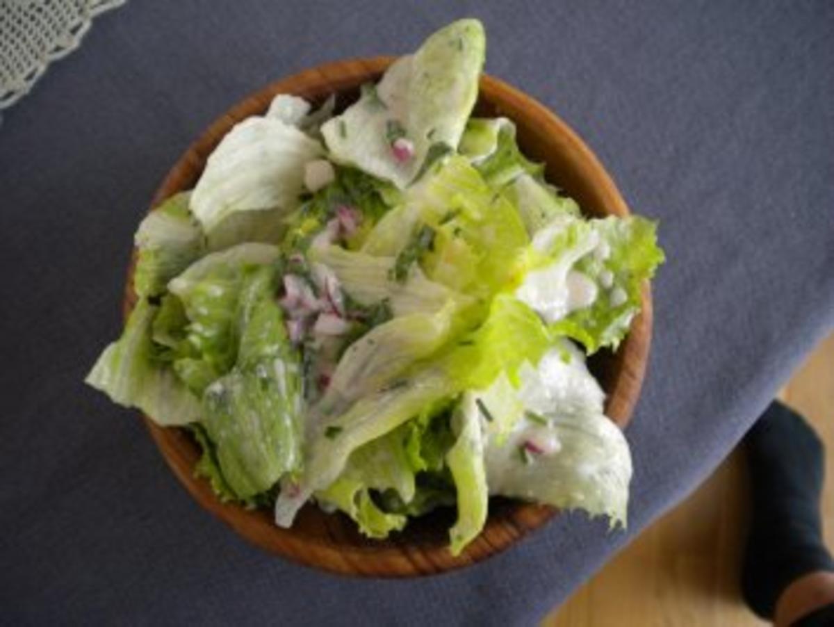 Lammragout mit Teigwaren und Salat - Rezept