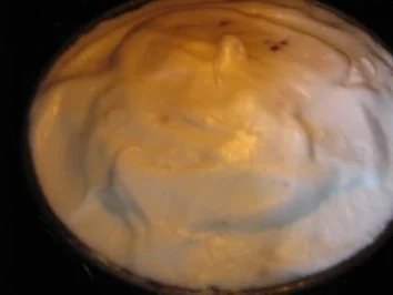 Johannisbeer-Eierlikörkuchen mit Baisserhaube - Rezept - Bild Nr. 3