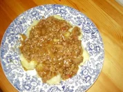 Dunkle Hacksoße mit Pellkartoffeln "deftig" - Rezept