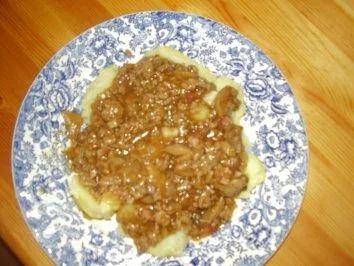 Dunkle Hacksoße mit Pellkartoffeln "deftig" - Rezept - Bild Nr. 2